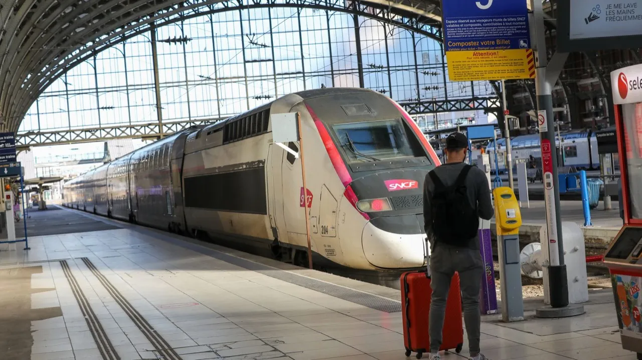 Quai de la gare de Toulouse-Matabiau, point de prise en charge VTC